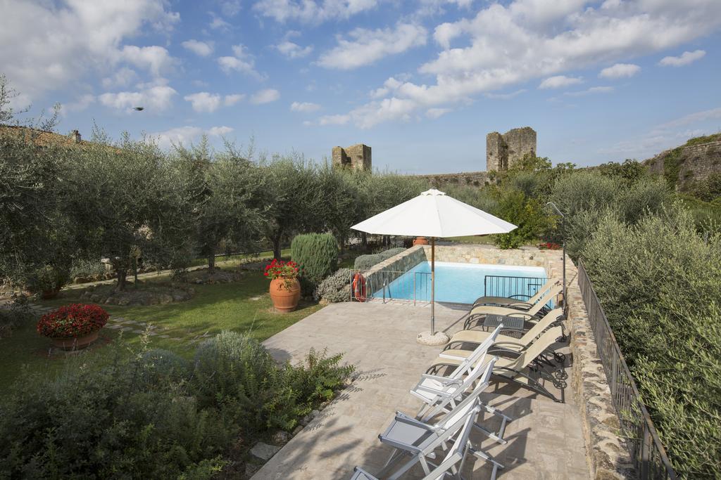 Hotel Monteriggioni Exterior photo